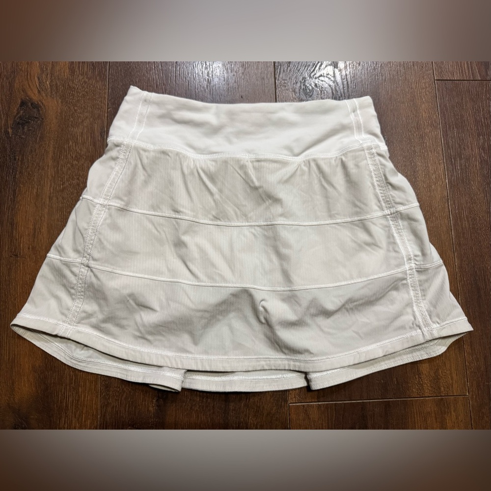 lululemon athletica white pace rival skirt. Size 0.